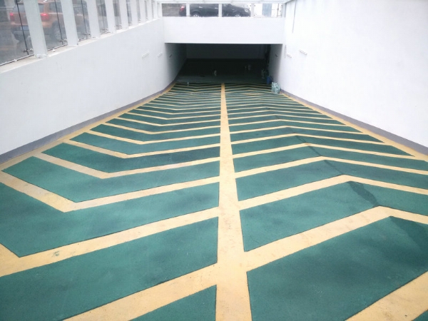 施工中環(huán)氧樹(shù)脂地坪涂裝存在的問(wèn)題，新天地漆業(yè)幫你解答